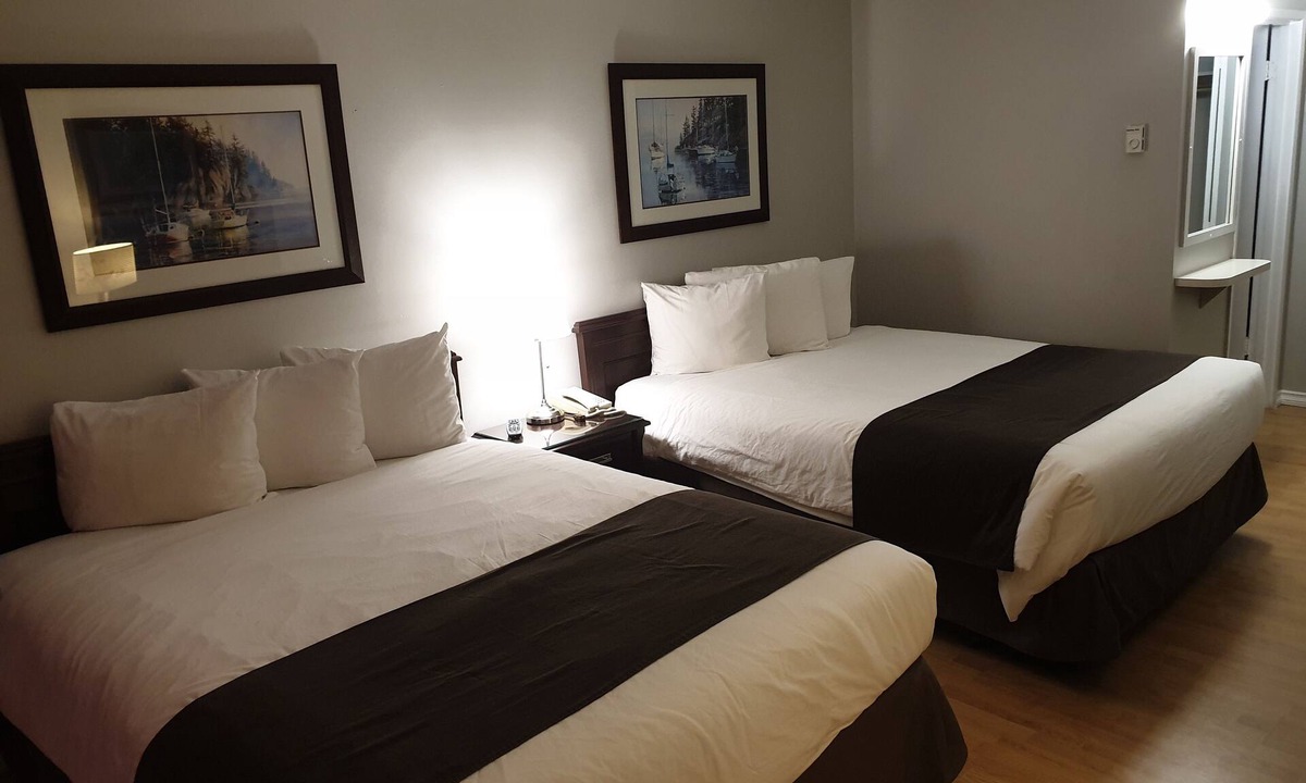 Historic Powell River Townsite Hotel | Island View Lodge
