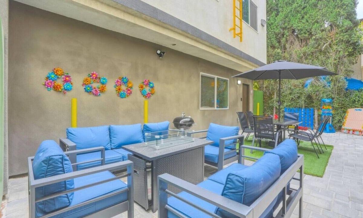 North Hills East House | J. Chic 3BR: Patio, BBQ Grill, Games, & Free Parking. Near Universal & Hollywood