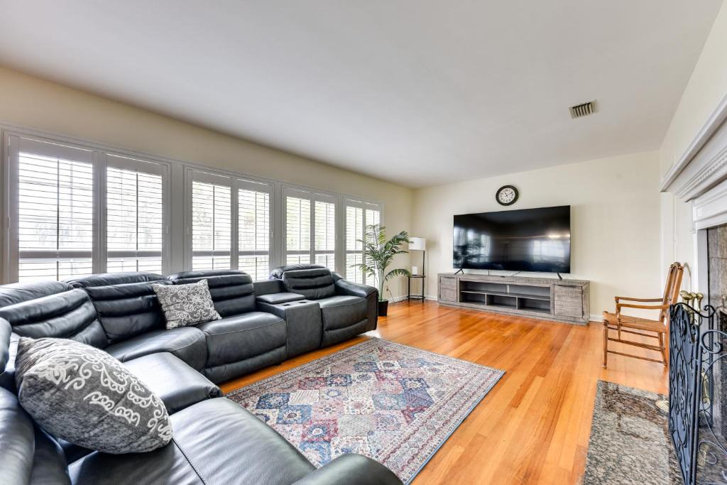 Hollyford House | Jacksonville Vacation Home w/Trout River Access