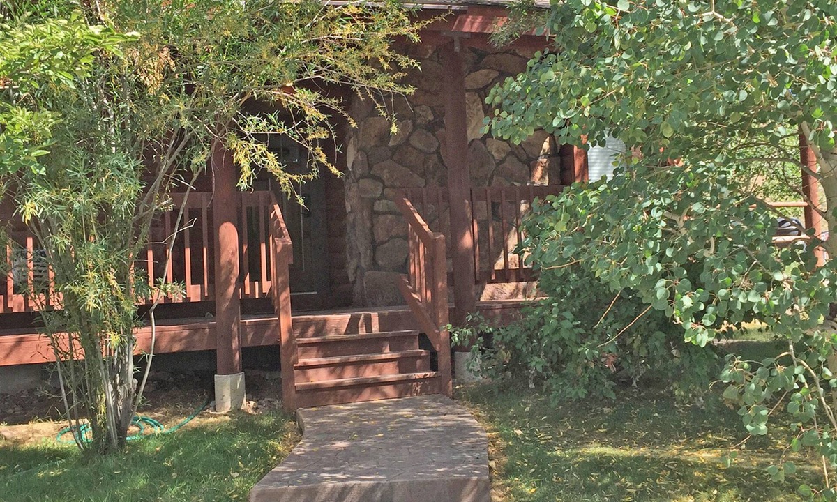 Afton House | Johnson's Country Cabin - One price rents the entire home!
