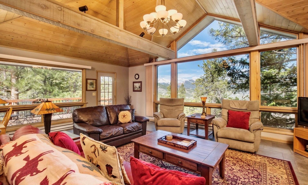 Windcliff Estates House | Jordan Vacation Home at Windcliff by RedAwning