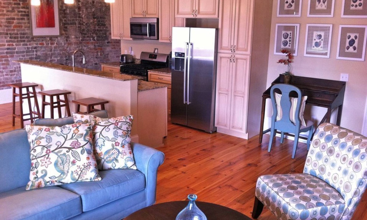 Arts/Warehouse District Condo | "Josephine" Historic Arts District Condo, Walk to Smoothie King, Superdome & Mor