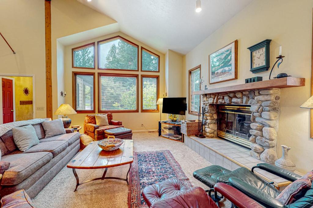 Twin Creeks House | Juniper Haven Retreat