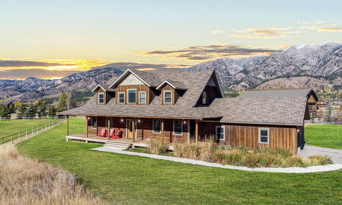 Alpine Northwest House | KABINO: Airpark Fishing Foosball Snowmobile