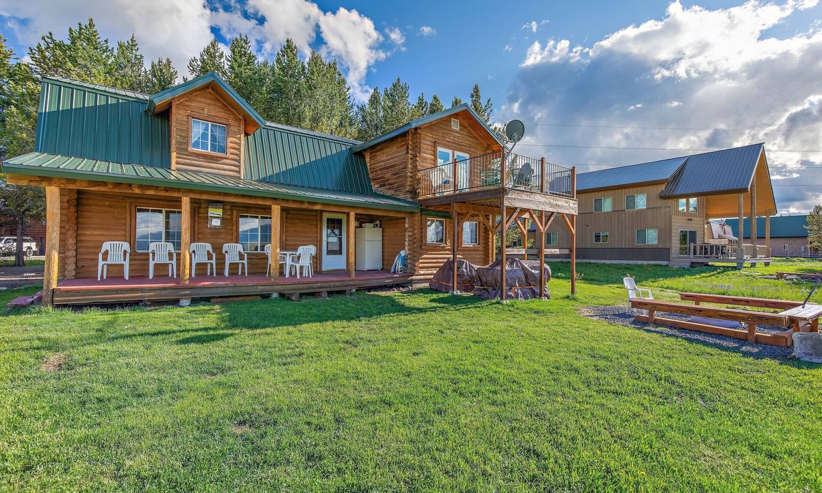 Island Park Cabin | KABINO: Dog Friendly, Yellowstone, Trails