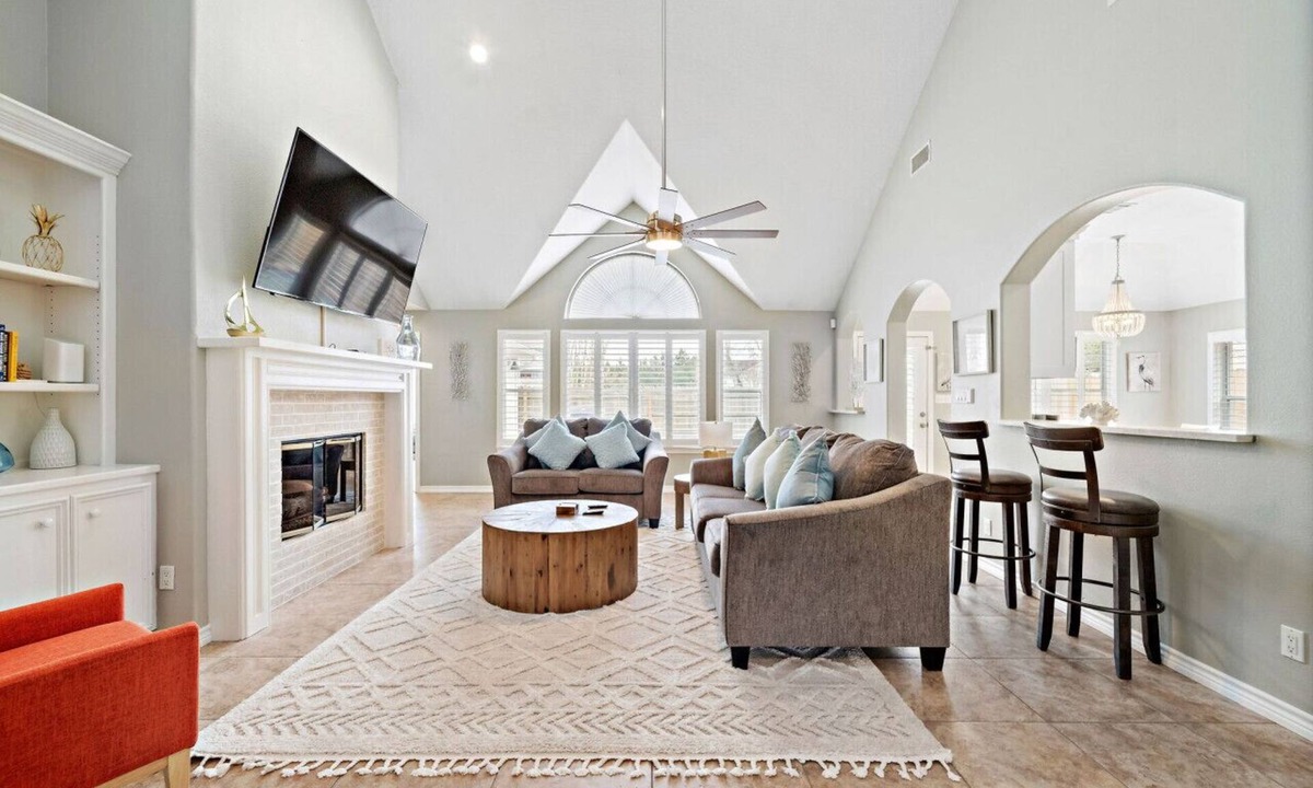Clear Lake Shores House | Kemah Pool Paradise, Walk to Park & Boardwalk