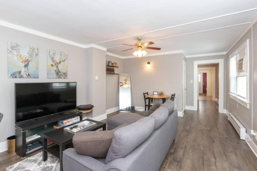 Indianapolis Apartment | King Bed, Garfield Park , Red Line, Downtown Indy!