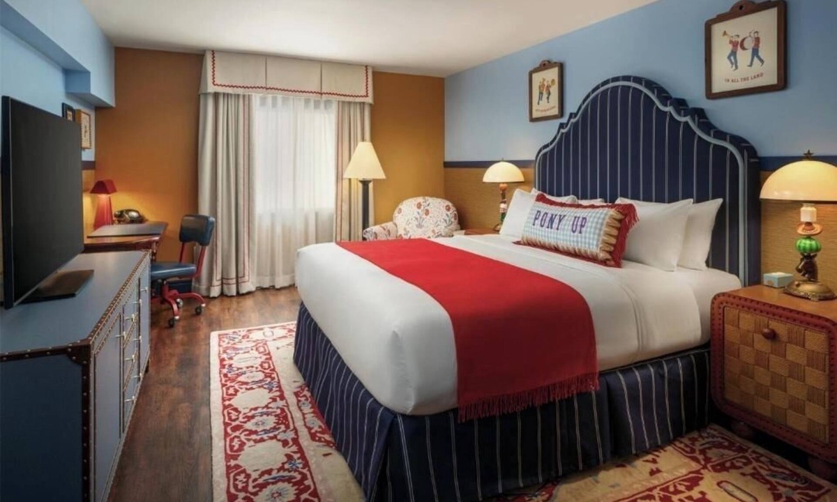 Park Cities Apartment | King Room Near Meadows School of the Arts DAL