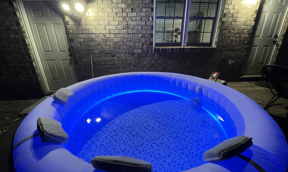 Ladson House | King Suite Hot Tub Fireplace Foosball Fire Pit 2
