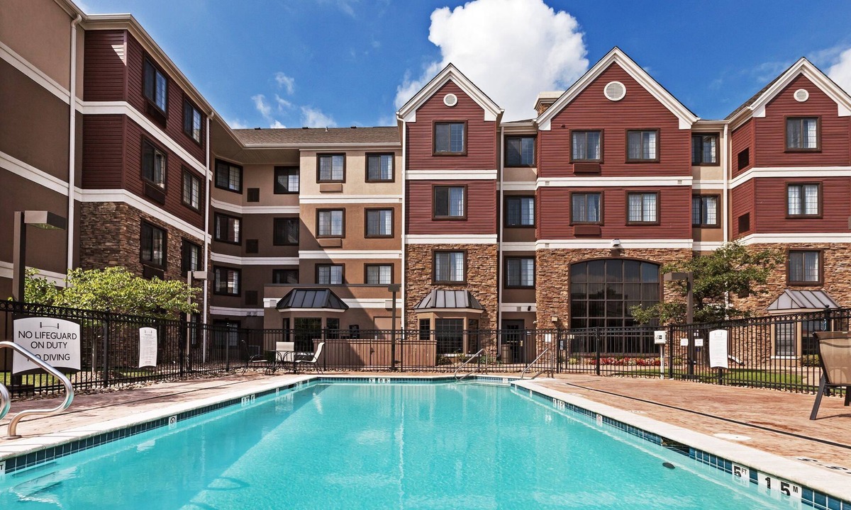 South Tulsa Apartment | King Suite in Tulsa | Free Breakfast + Fitness Center + Seasonal Outdoor Pool