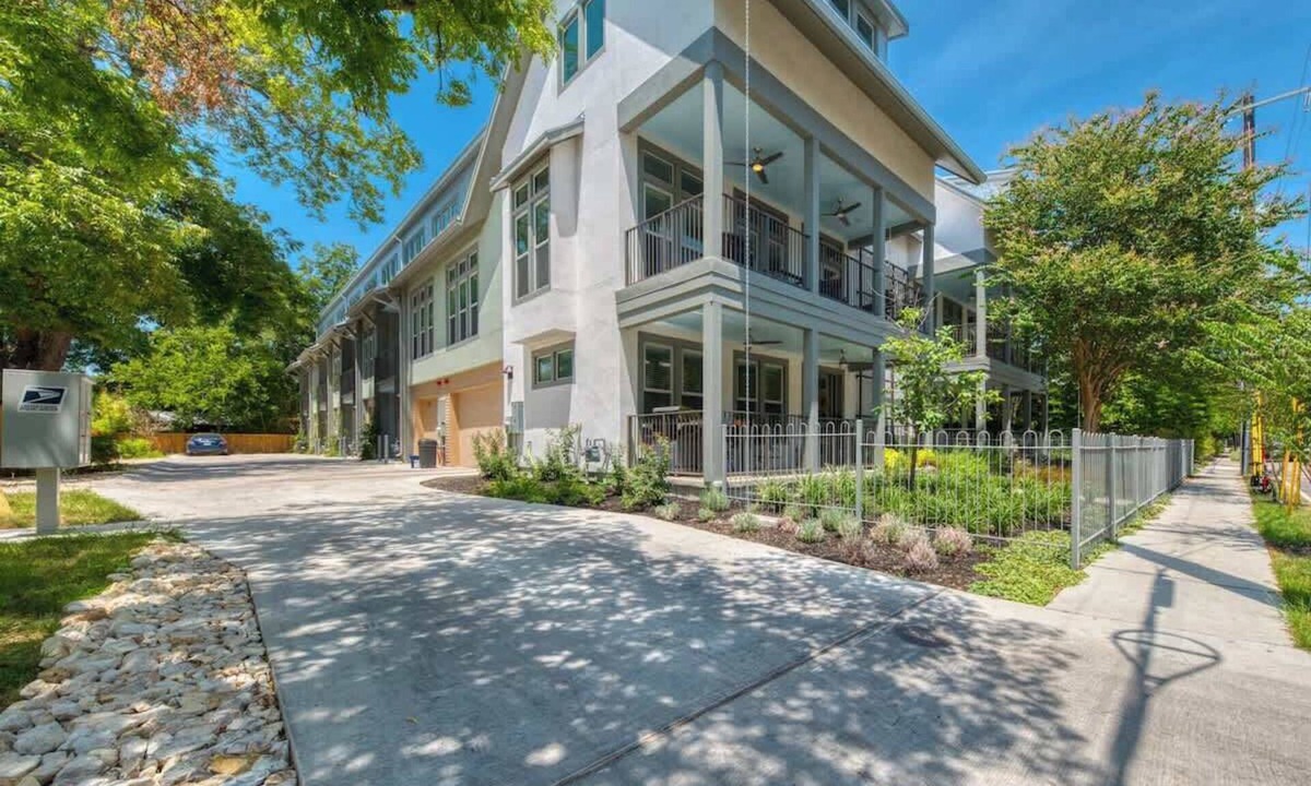 Southtown House | King William/Southtown Luxury Group Rental