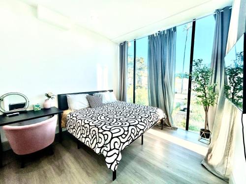Van Nuys Apartment | LA Modern Street View Glass Window 2BR