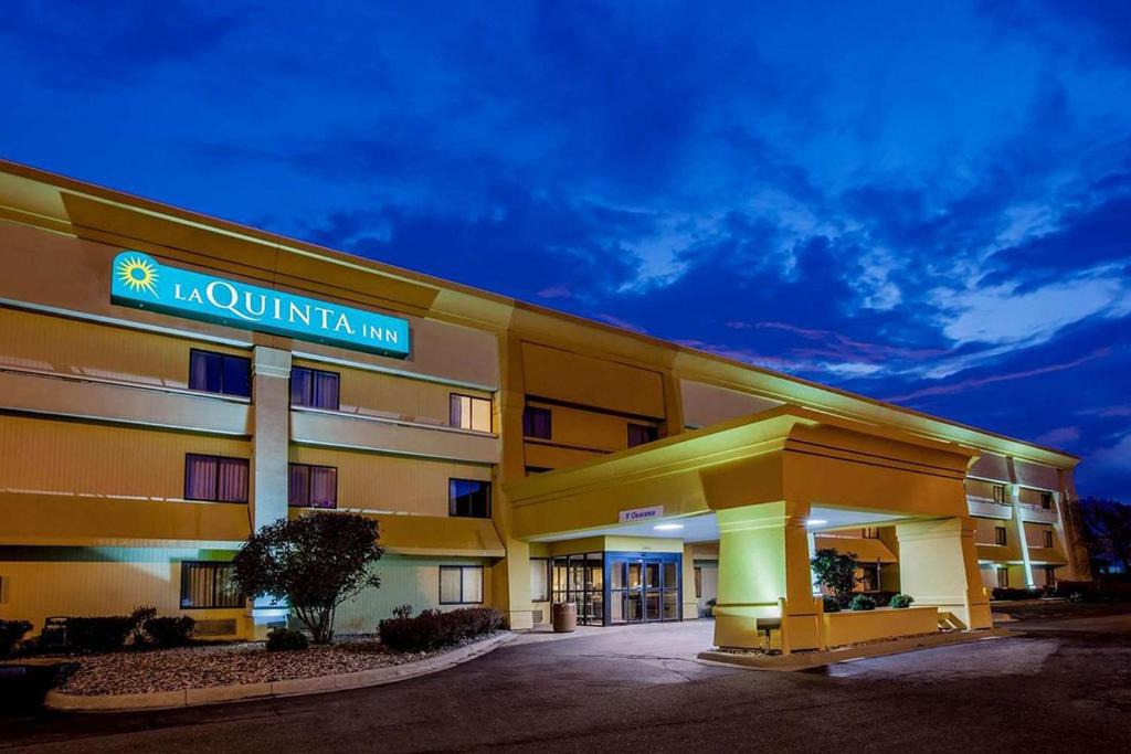 Southgate Hotel | La Quinta Inn by Wyndham Detroit Southgate