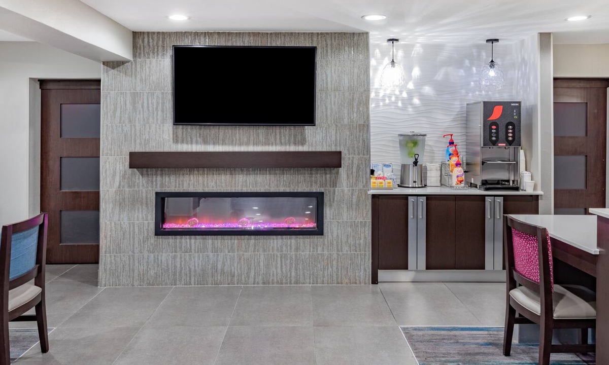 Brookhollow Hotel | La Quinta Inn & Suites by Wyndham Houston NW Brookhollow