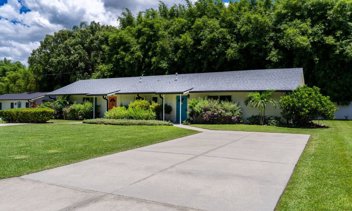 Mount Dora House | Lake Cottage Minutes from Downtown Mount Dora!