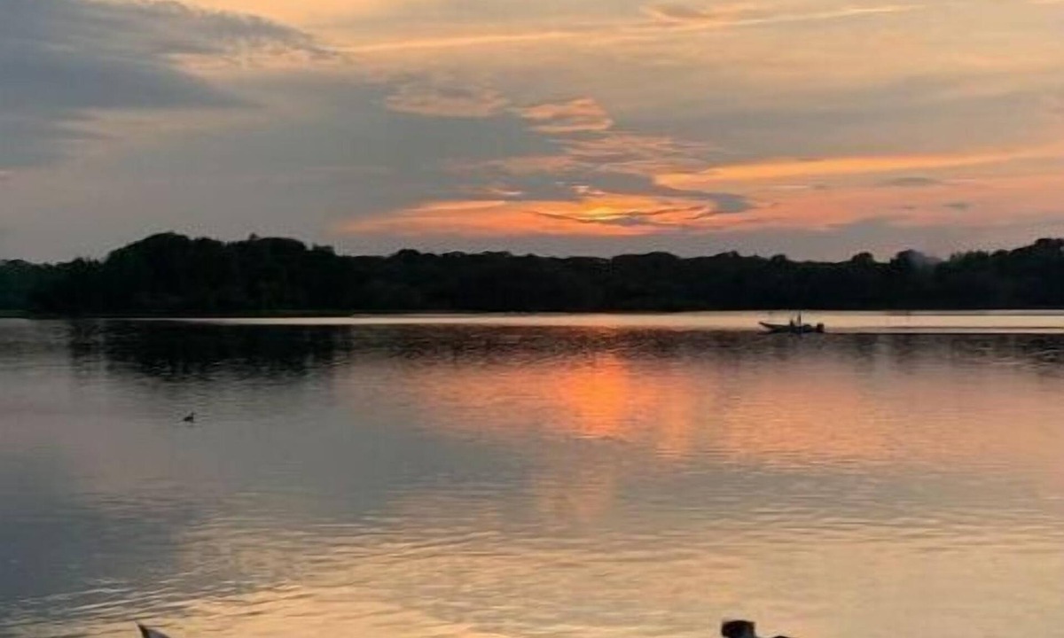 Berryville House | Lake Days Made Easy, Dock + Quick Boat Ramp Access