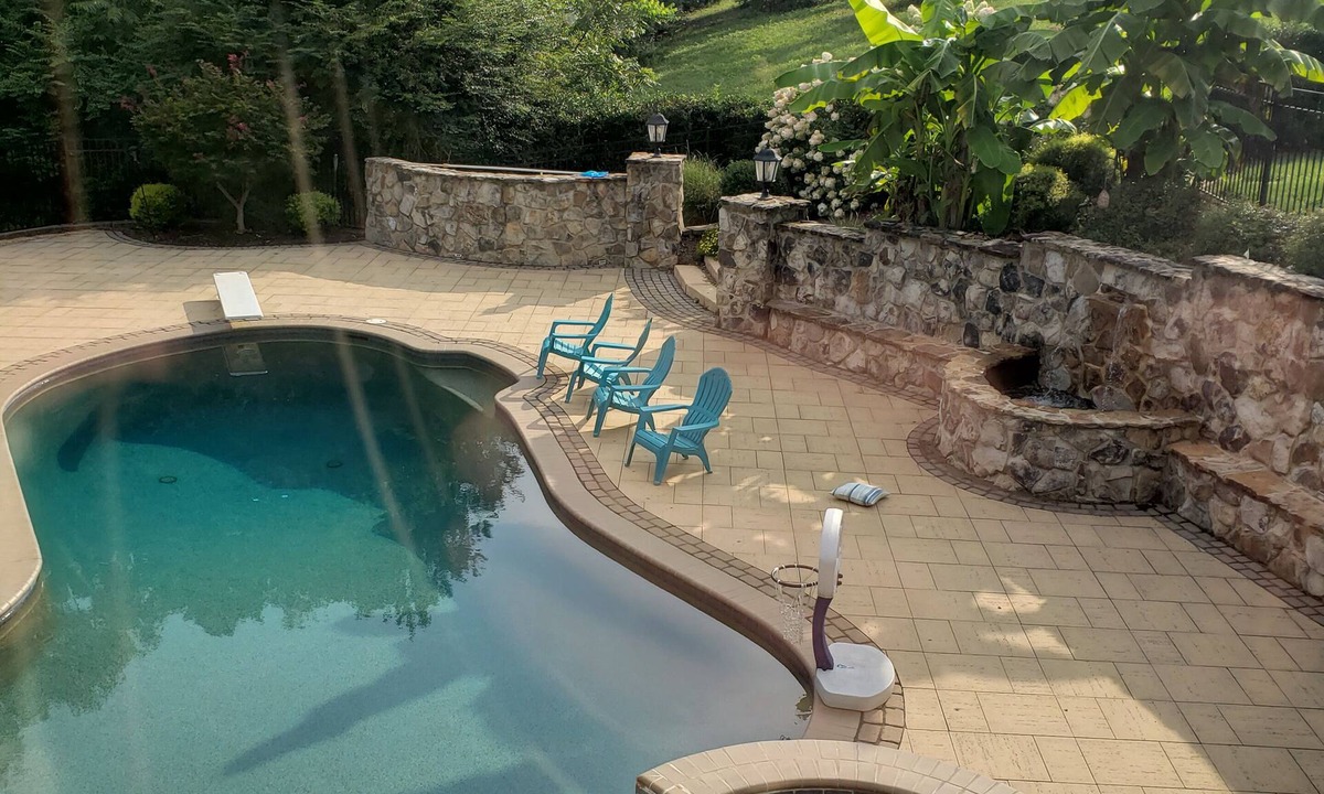 St. Stephens House | Lake Hickory Estate