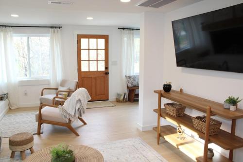 Whitsett House | Lake House get away