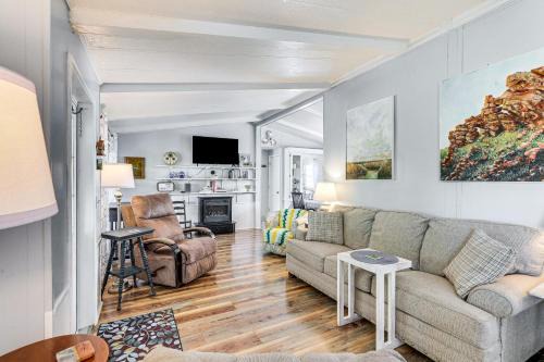 Summerton House | Lake Marion Canal Home: Dock, Yard, Porch