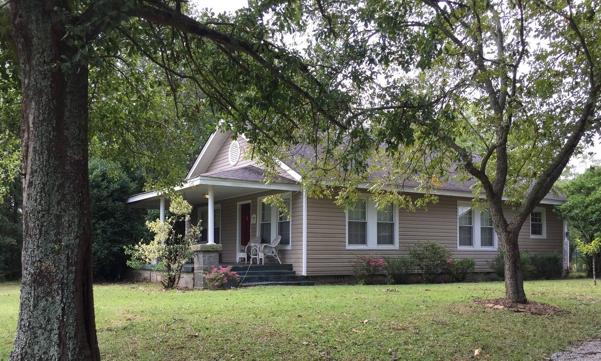 Jenkinsville Cottage | Lake Monticello Area Cottage on 7 Acres
