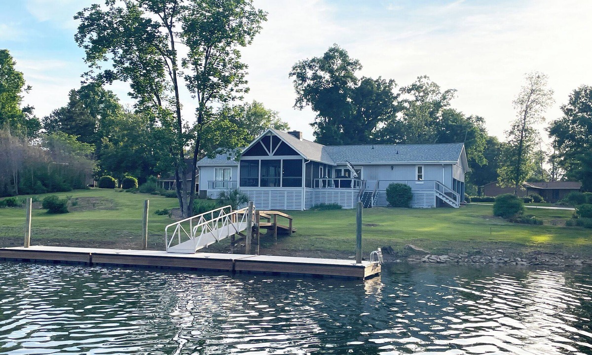 Chapin House | Lake Murray/Chapin - New Kitchen/screen porch on quiet cove with boat ramp, dock