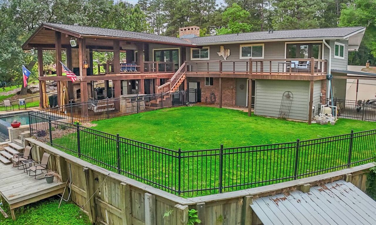Brookeland House | Lake Sam Rayburn Lakefront Lodge - Sleeps 13!