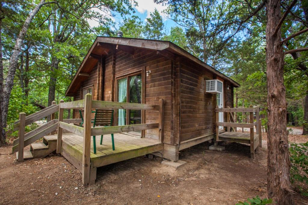 Gordonville Resort | Lake Texoma Camping Resort Cabin 7