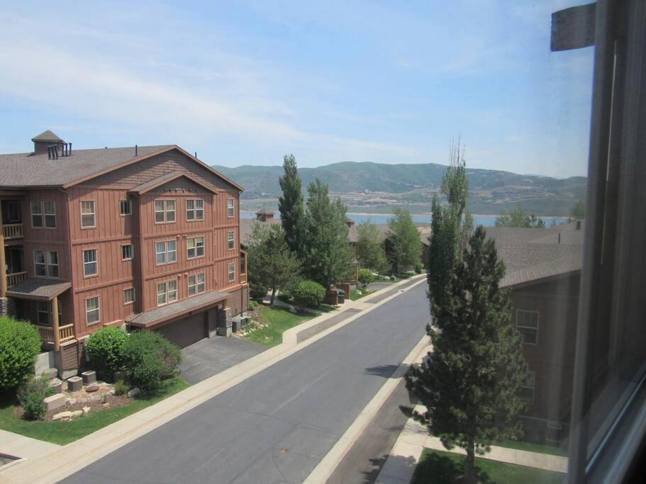 Park City Apartment | LAKE VIEW + 5 MIN TO DEER VALLEY SKI LIFT 2B/2B