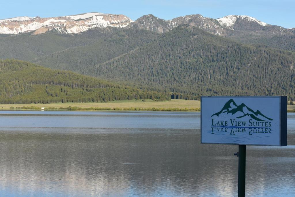West Yellowstone Hotel | Lake View Suites