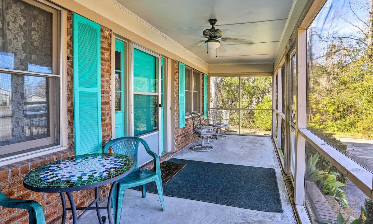 Lake Waccamaw House | Lake Waccamaw Home w/Fenced Yard & Shared Pier!