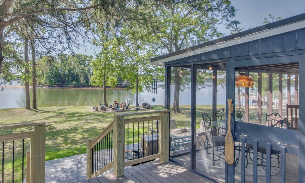 Camden Cottage | Lake Wateree Retreat: Dock & Screened Porch!