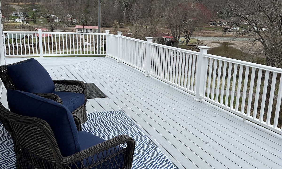 Waverly House | Lake Whitetail Cottage 3/2 with a carport & large back porch.