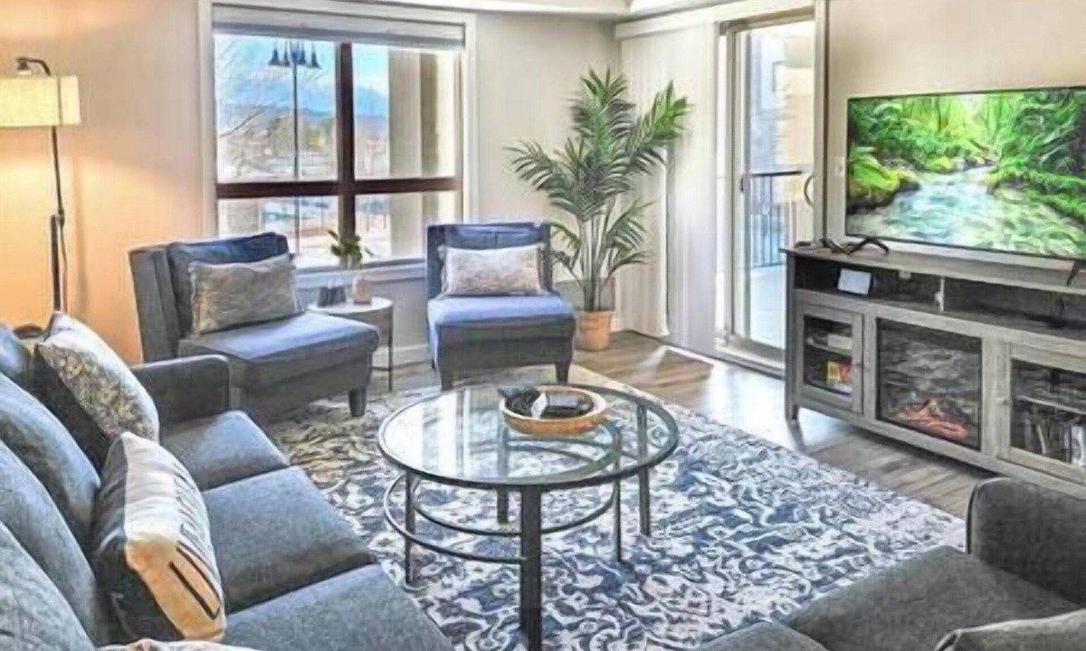 Invermere Apartment | Lake Windermere Pointe condo