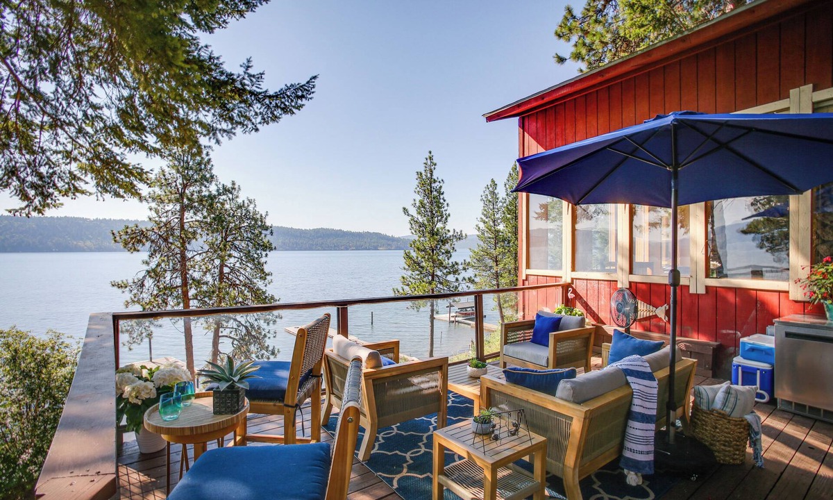 Rockford Bay Cabin | Lakefront Bliss: Coeur d'Alene Cabin w/Dock!