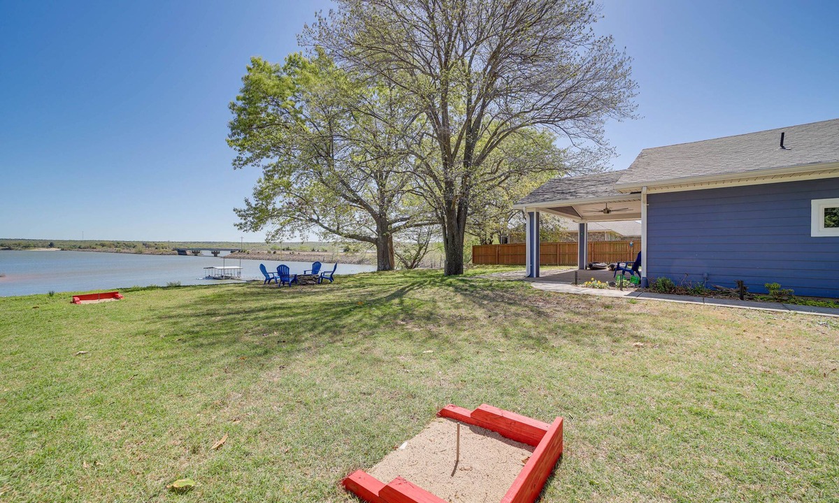 Longtown Cabin | Lakefront Eufaula Cabin w/Fire Pit & Private Dock
