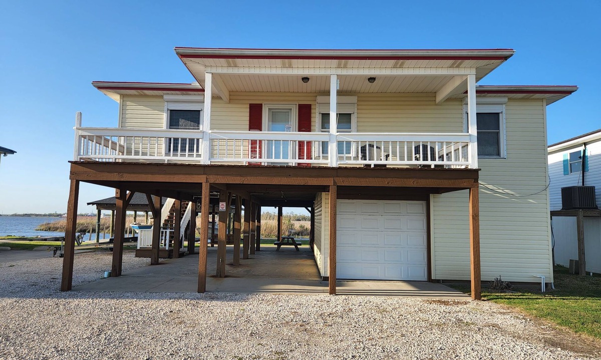 Lake Charles House | Lakefront Home "The Red Crab"