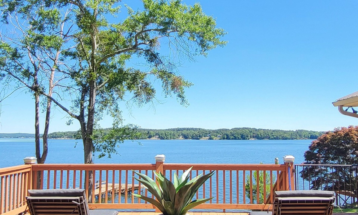 Ridgeway House | Lakefront Private Beach, Fire pit, Mile long lake views, Mega Screened in Porch