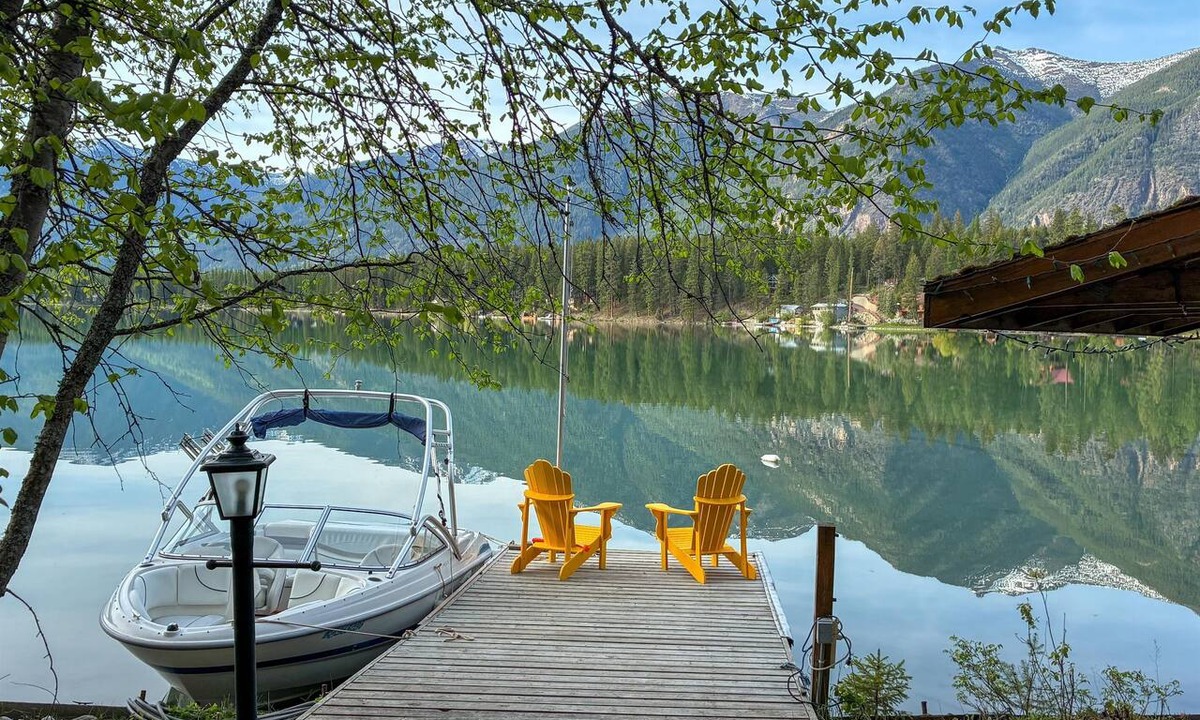 Koocanusa Ranch Cabin | Lakefront & Private Dock. A/C. Dog Fr. Rosen Lake