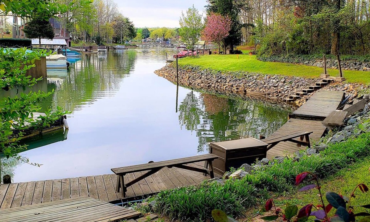 Mount Mourne House | Lakefront retreat. Kayaks, porch swings, grill, dock. Please read description.