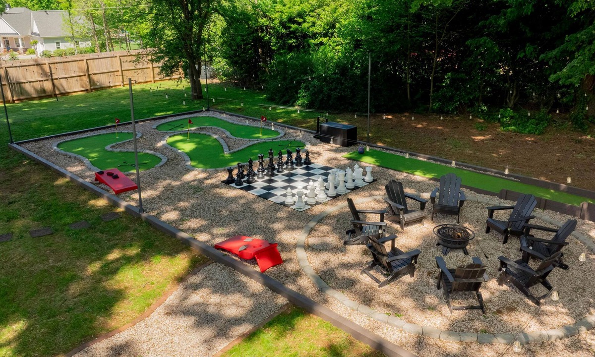 Mount Mourne Villa | "Lakeshore Landing"- Next to Lake Norman, Pool, Game Room, Pickleball, Putt Putt