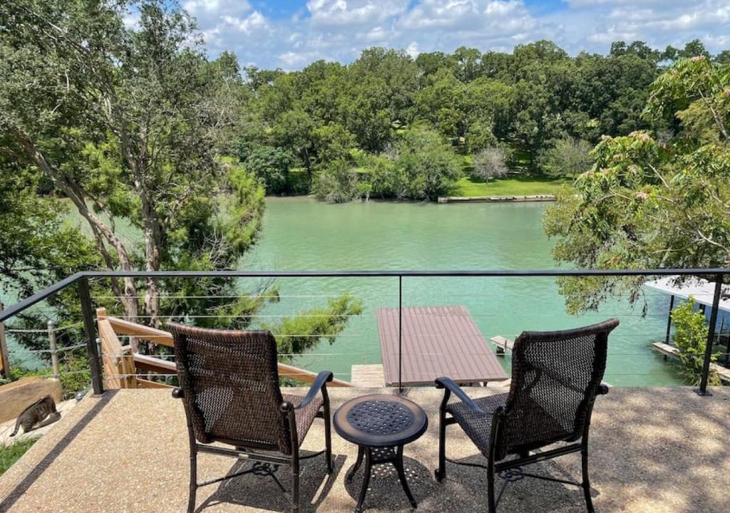 McQueeney House | Lakeside Escape