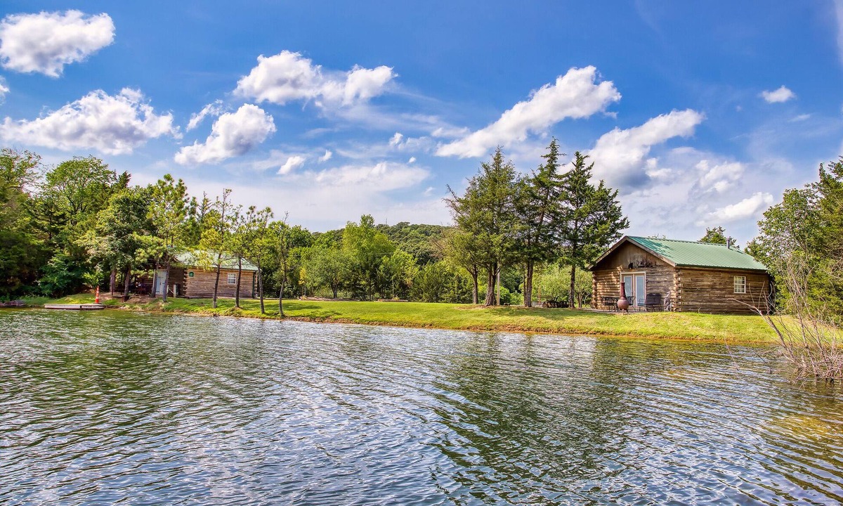 Sand Springs Cabin | Lakeside Log Cabins and Blufftop Hillside Cabin