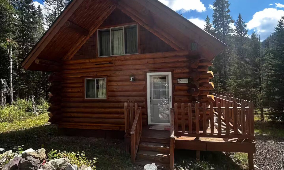 Cooke City-Silver Gate Cabin | Lamar Valley Mountain Cabin