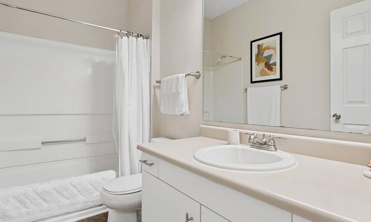Woodland Hills Apartment | Landing at Brassfield Park Apartments - 2 Bedrooms in North Greensboro
