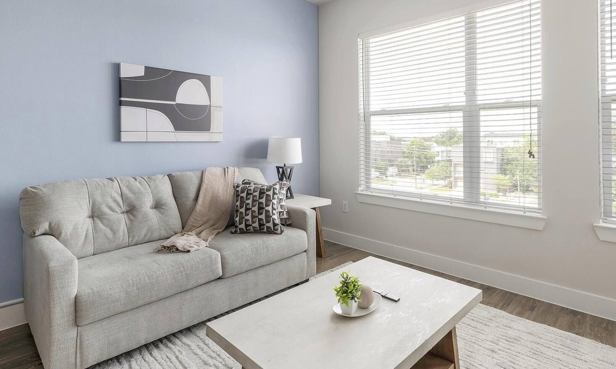 Old East Dallas Apartment | Landing | Beautiful 1BD, Clubhouse, Gym