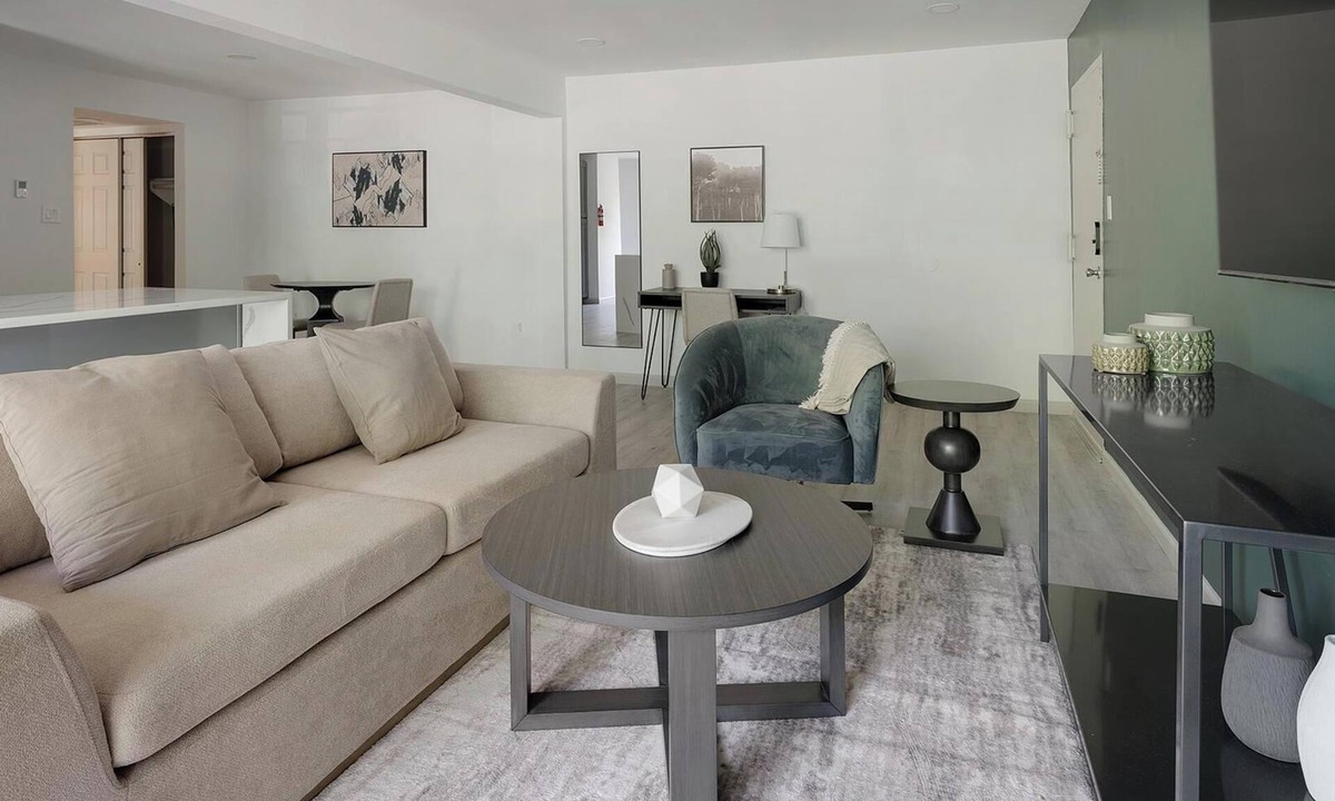 Greenbelt Apartment | Landing | Beautiful 1BD, Gym, Pool