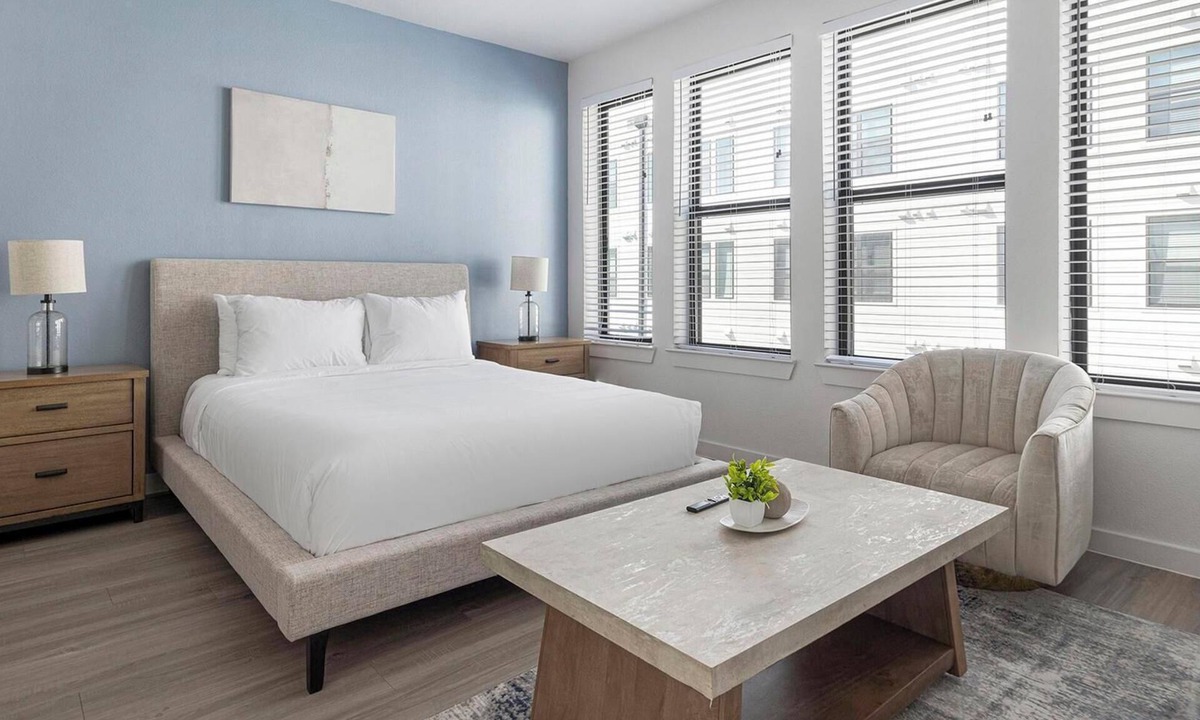 Sweetbriar Apartment | Landing | Incredible Studio, Gym, Pool