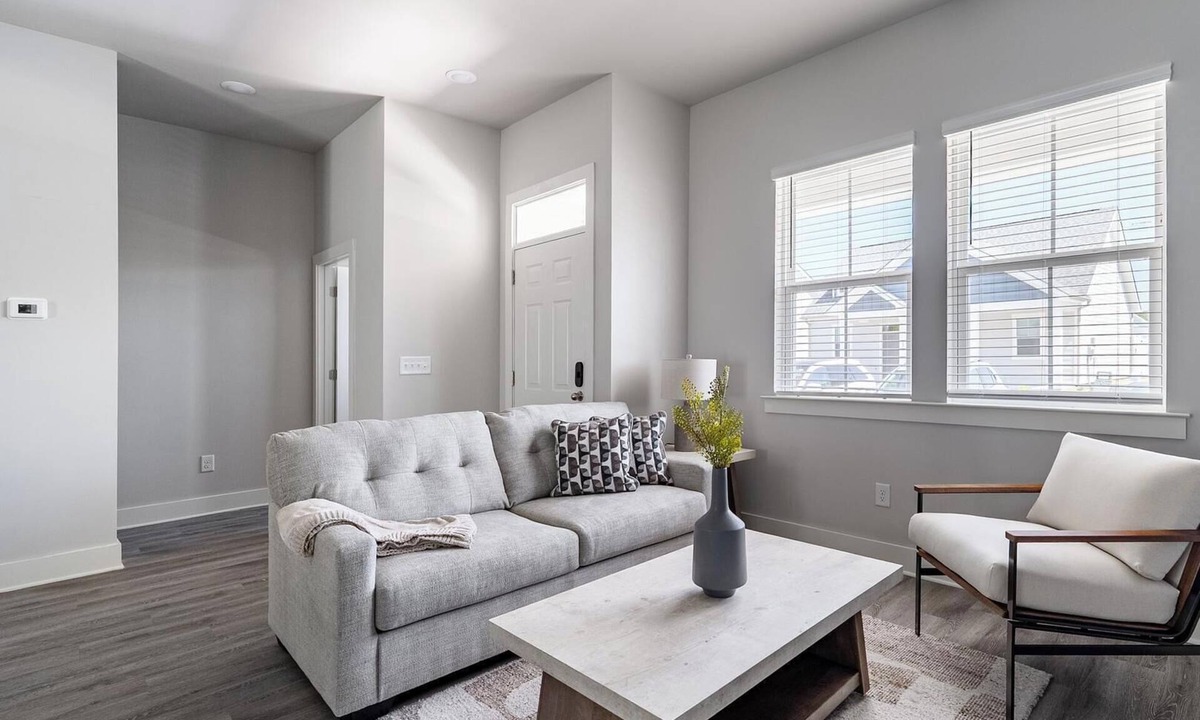 Longs Apartment | Landing | Modern 2BD, Gym