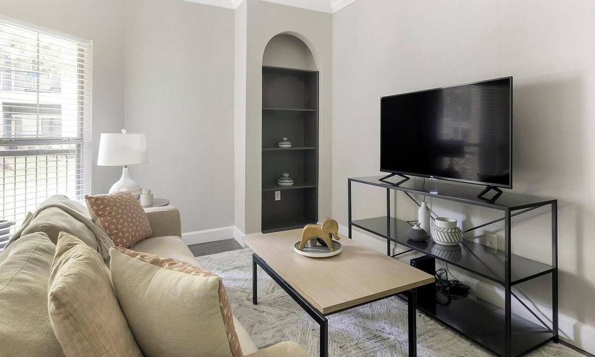 Richmond Apartment | Landing | Spectacular 1BD, Pool, Gym
