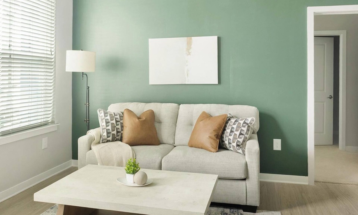 Optimist Park Apartment | Landing | Spectacular 2BD, Gym
